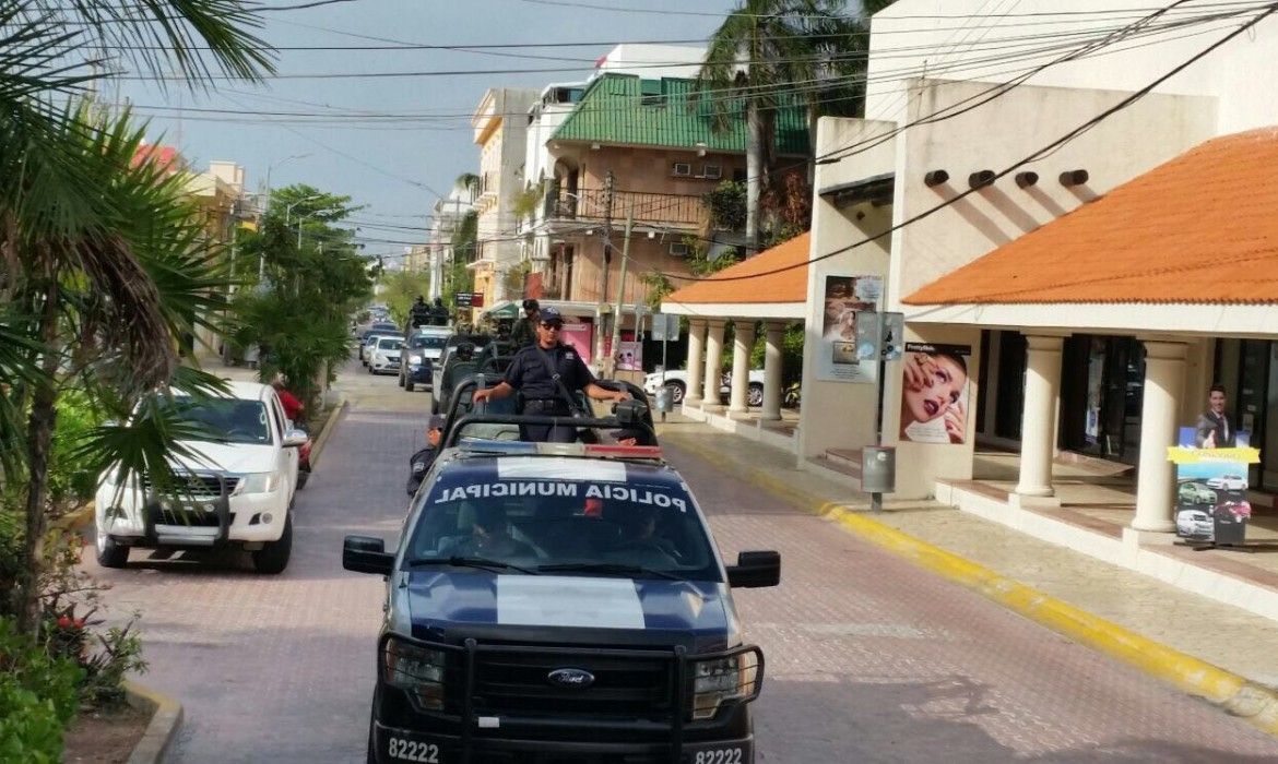 Frenar inseguridad para tener armonía social: Carlos Joaquín