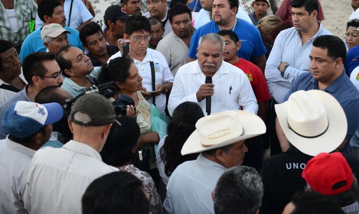 Atienden legisladores planteamientos de hombres y mujeres del campo