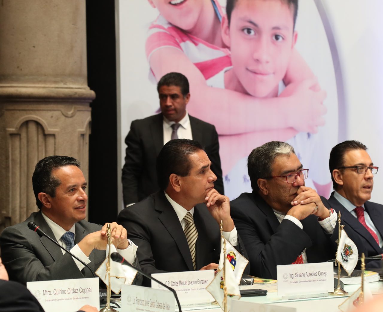 Propone Gobernador editar material educativo en maya