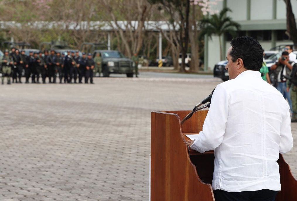 Dejan funcionarios solo a Gobernador