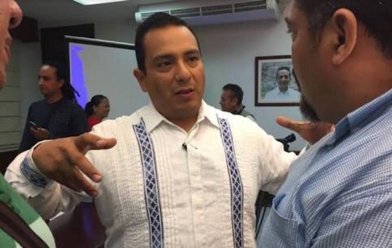 Empresariado local no hizo propuesta para uniformes, por eso se licitó: Oficial Mayor