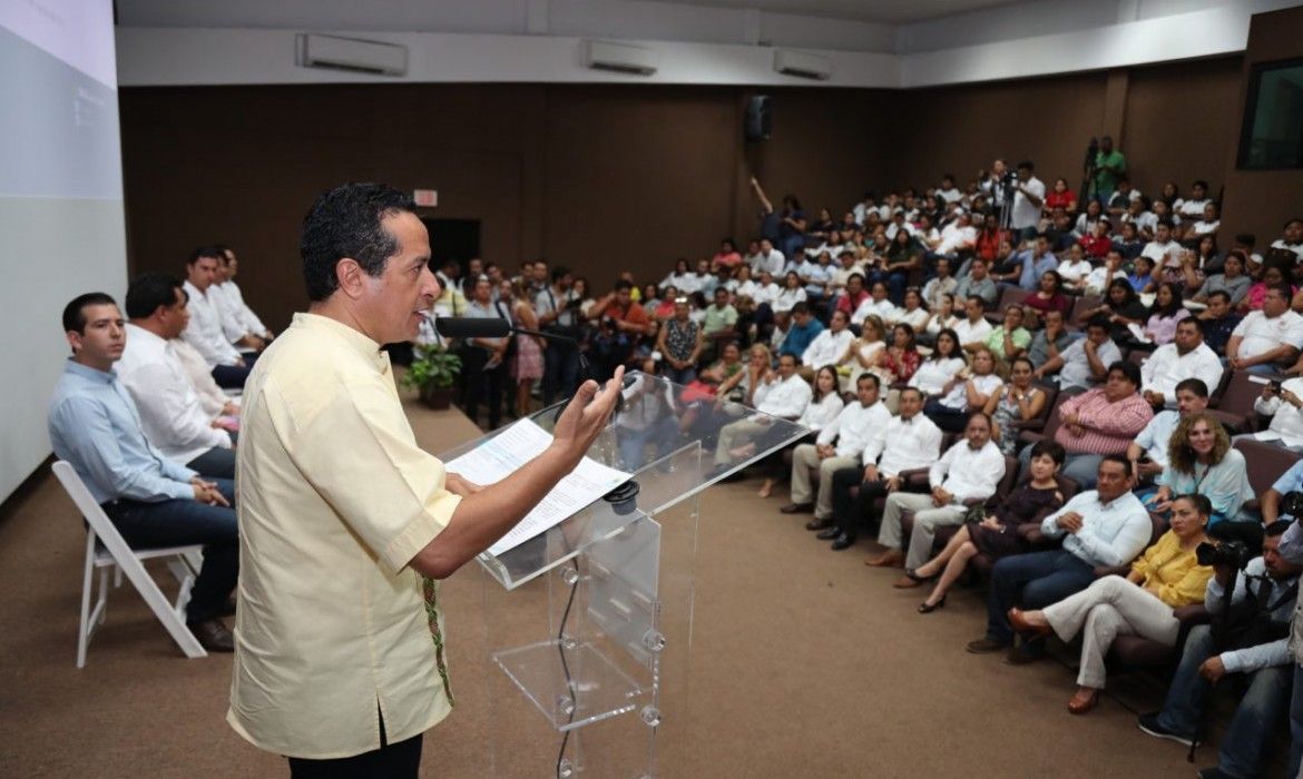 Habrá más espacios para que los jóvenes consoliden proyectos productivos: Carlos Joaquín