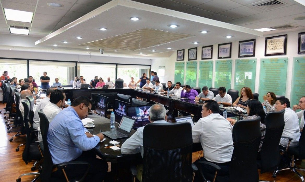 Acusa MORENA “montaje” en la reforma electoral; sólo quieren estirar campañas