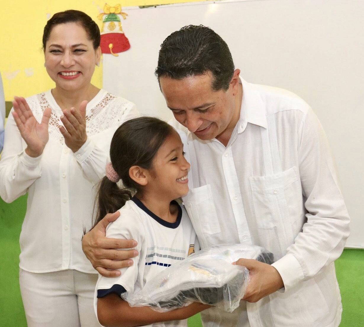 Ciudadanos solicitan investigar licitación de uniformes; interponen queja contra Oficial Mayor