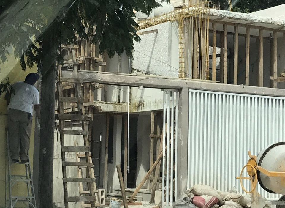 Ayuntamiento prepara denuncias penales contra construcciones irregulares en la SM 2A