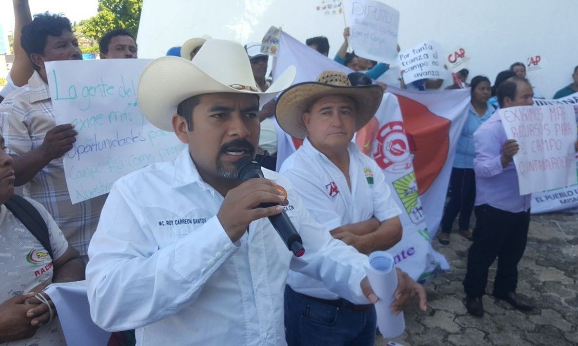 Protestan campesinos en el Congreso; quieren más presupuesto