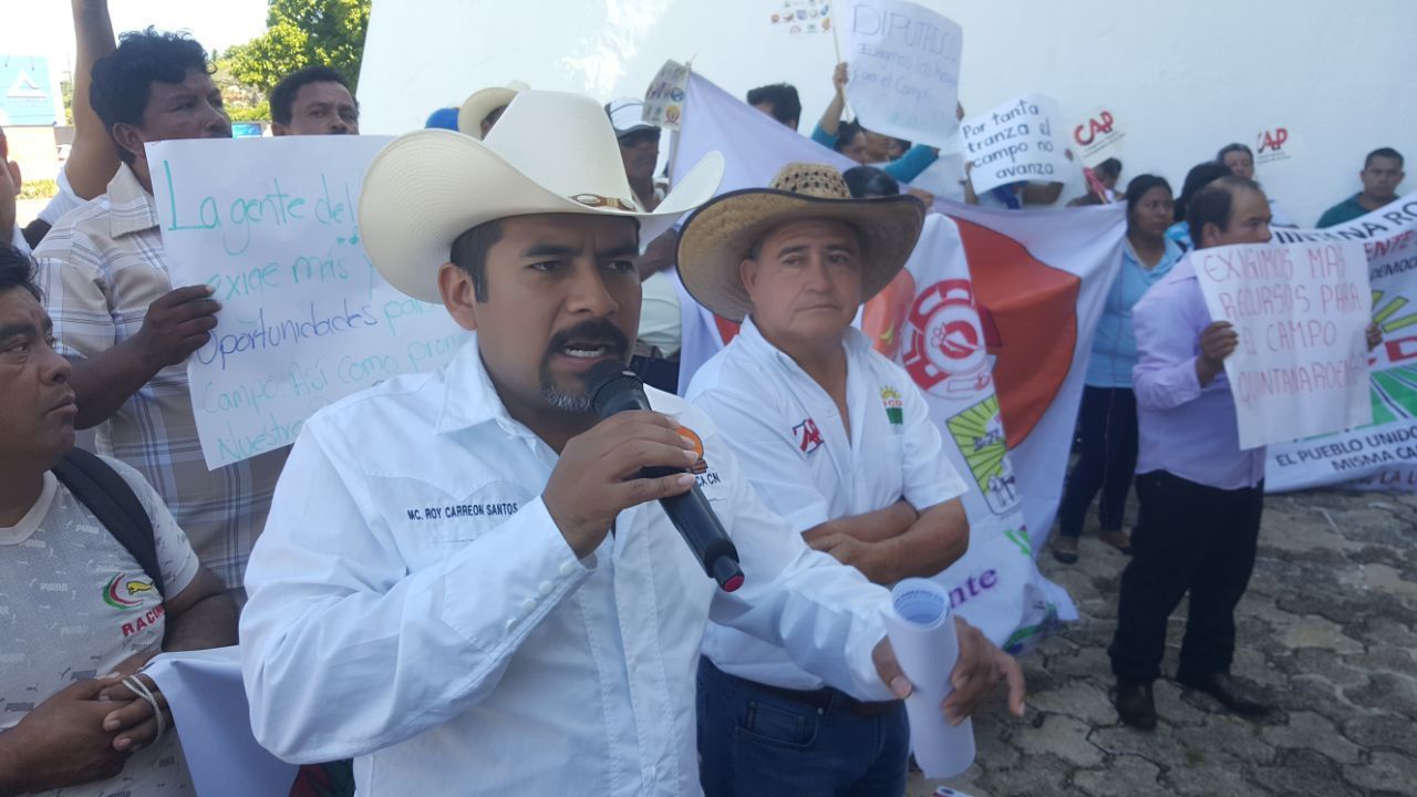 Protestan campesinos en el Congreso; quieren más presupuesto