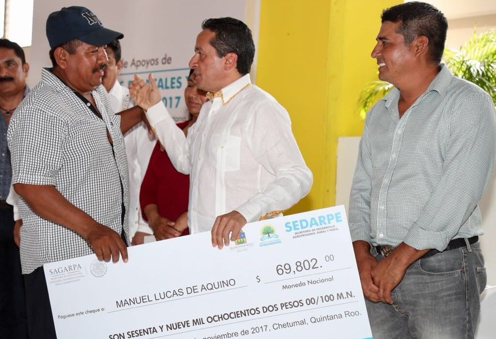 Carlos Joaquín entrega $31.5 millones del programa de Concurrencia 2017 y $52.044 millones de programas estatales para impulsar la producción en el sur