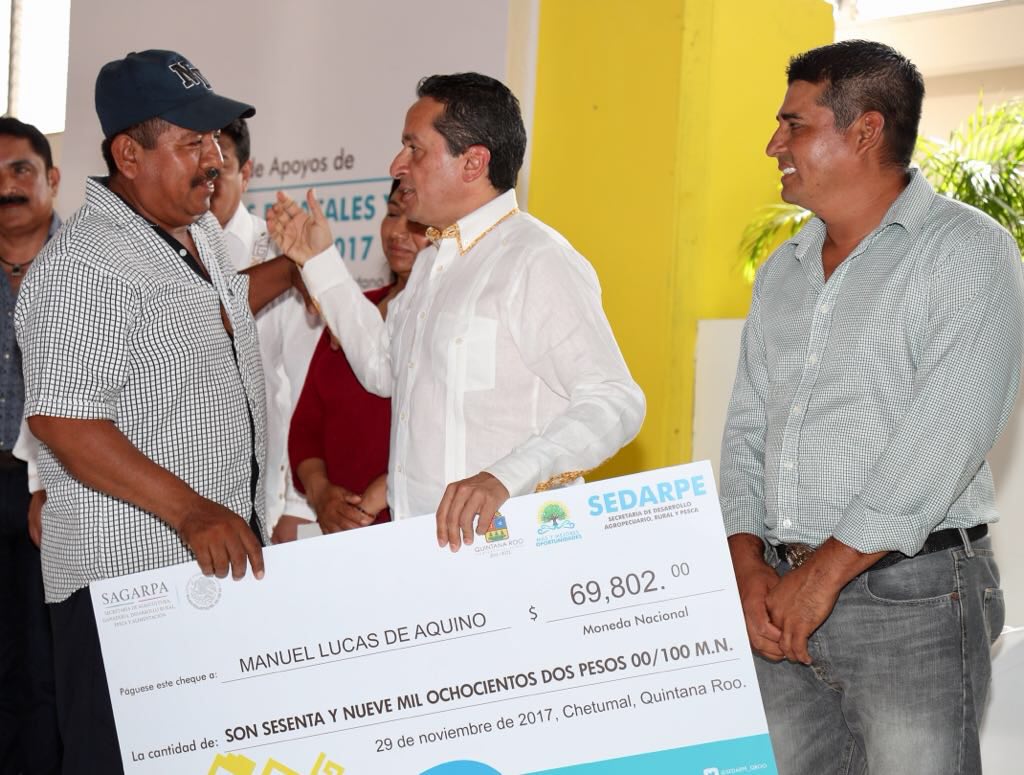 Carlos Joaquín entrega $31.5 millones del programa de Concurrencia 2017 y $52.044 millones de programas estatales para impulsar la producción en el sur