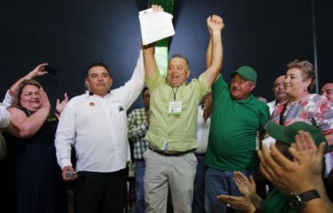Los taxistas van por el amparo y “marchas pacíficas” para frenar la consulta por Uber