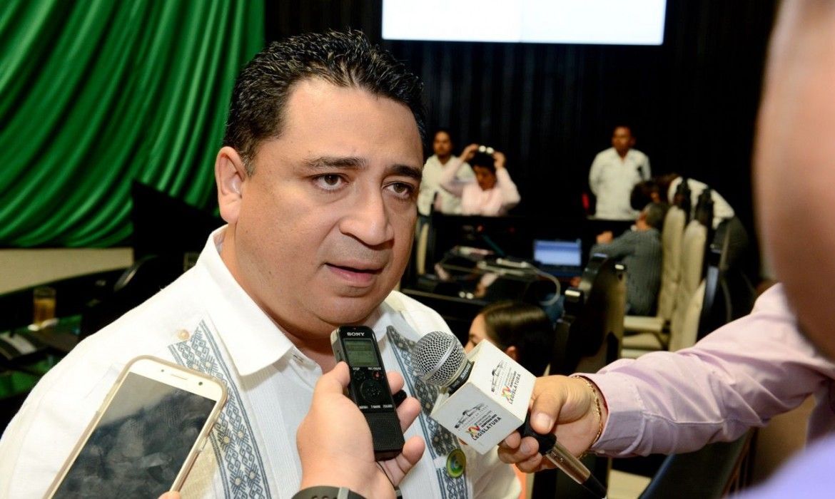 Realiza Congreso pago de becas a diputados infantiles