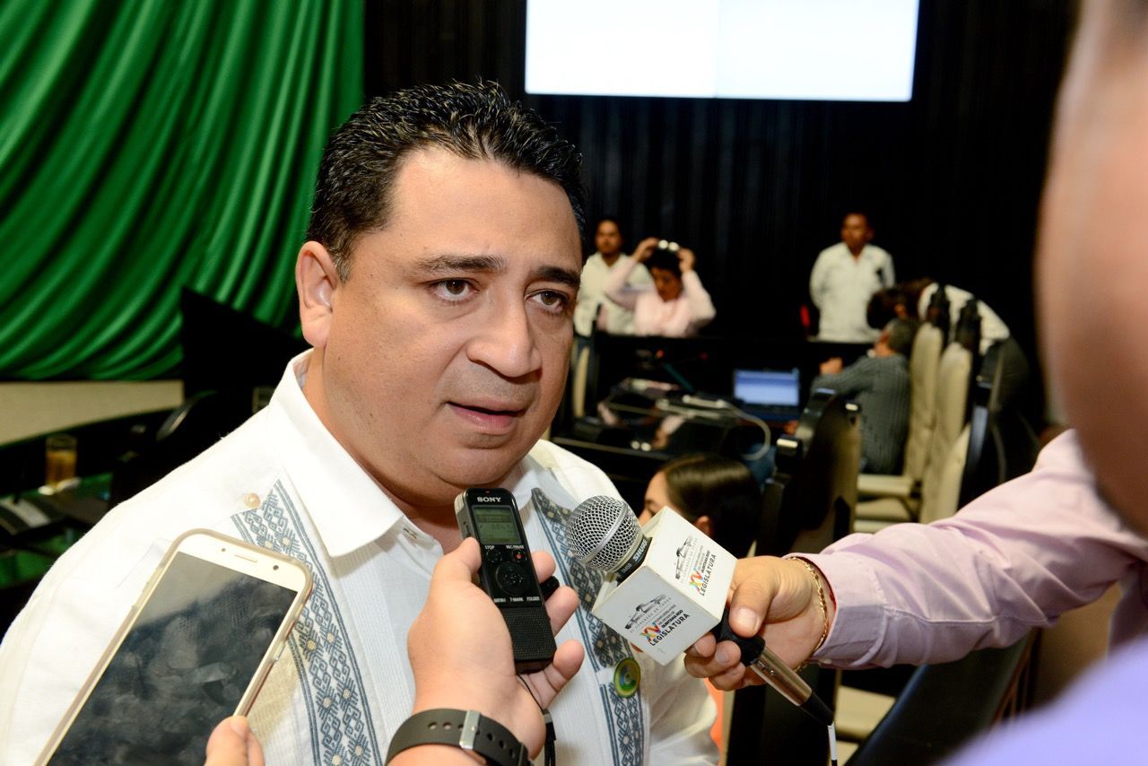 Realiza Congreso pago de becas a diputados infantiles