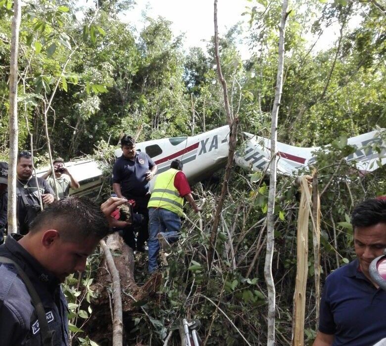 Cae aeronave con turistas; sólo tienen heridas leves