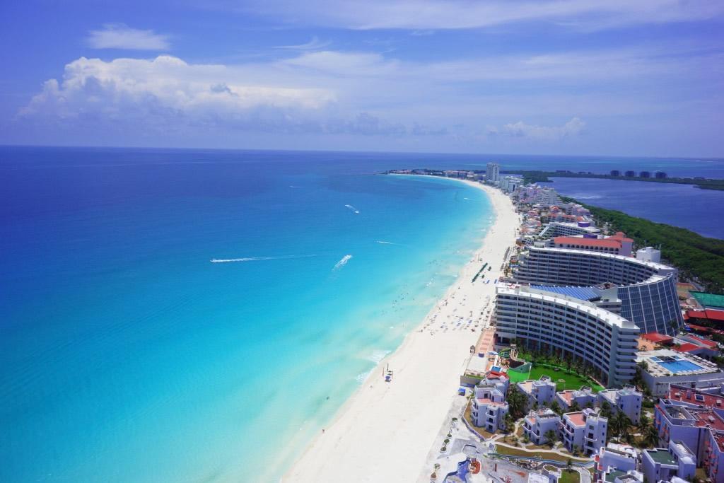 Es información falsa la aparecida en redes del encuentro de cuerpos en las playas de Cancún