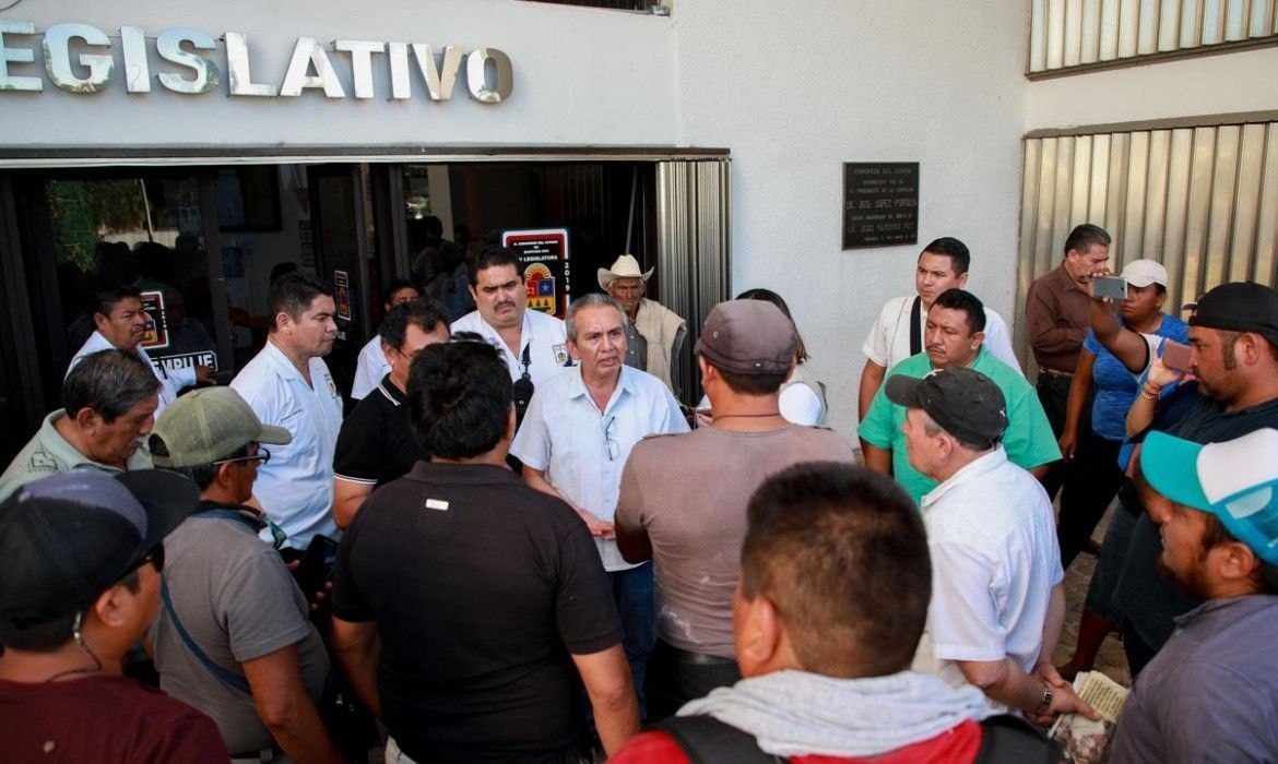 Atiende diputado Javier Padilla Balam, a manifestantes de Akumal