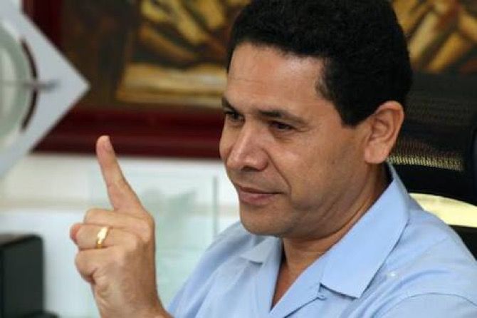 Greg quiere ser senador, y complica la situación en MORENA
