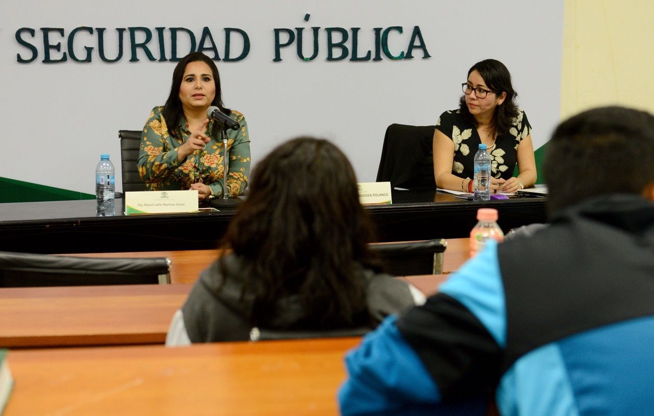 Exponen a estudiantes de derecho, avances en implementación del Sistema Estatal Anticorrupción