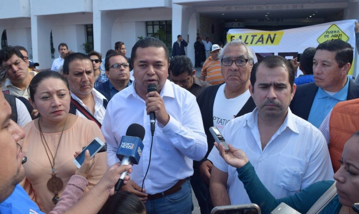 Emiliano Ramos junta 50 personas, e inicia precampaña con ataque frontal a Remberto Estrada