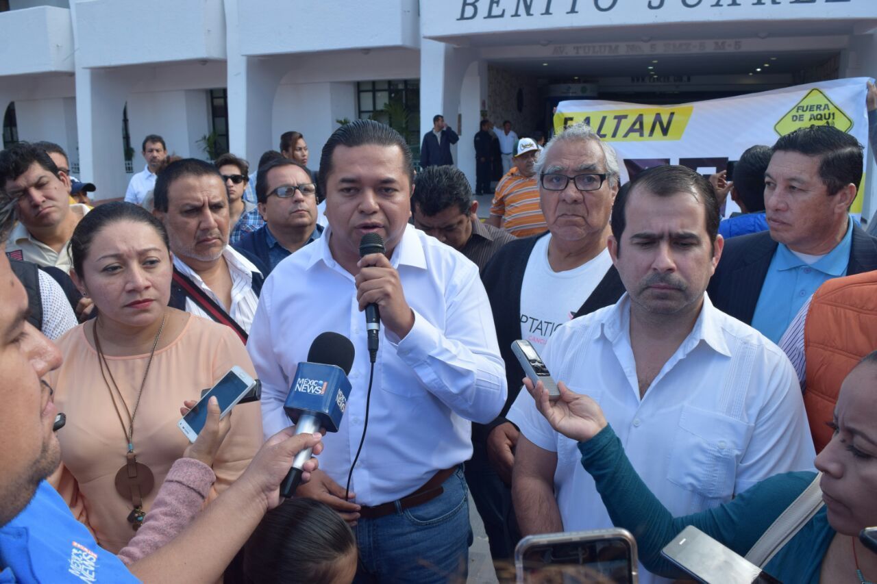 Emiliano Ramos junta 50 personas, e inicia precampaña con ataque frontal a Remberto Estrada