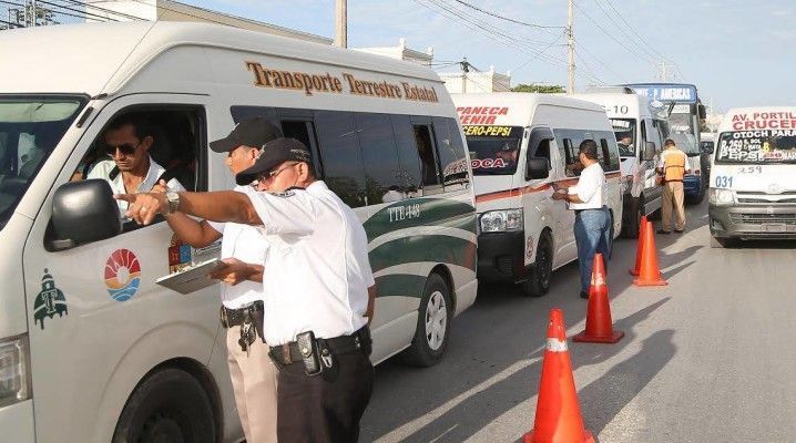Combis TTE viven, otra vez, días de gloria: les aumentan el pasaje y se aprestan a legalizarlas