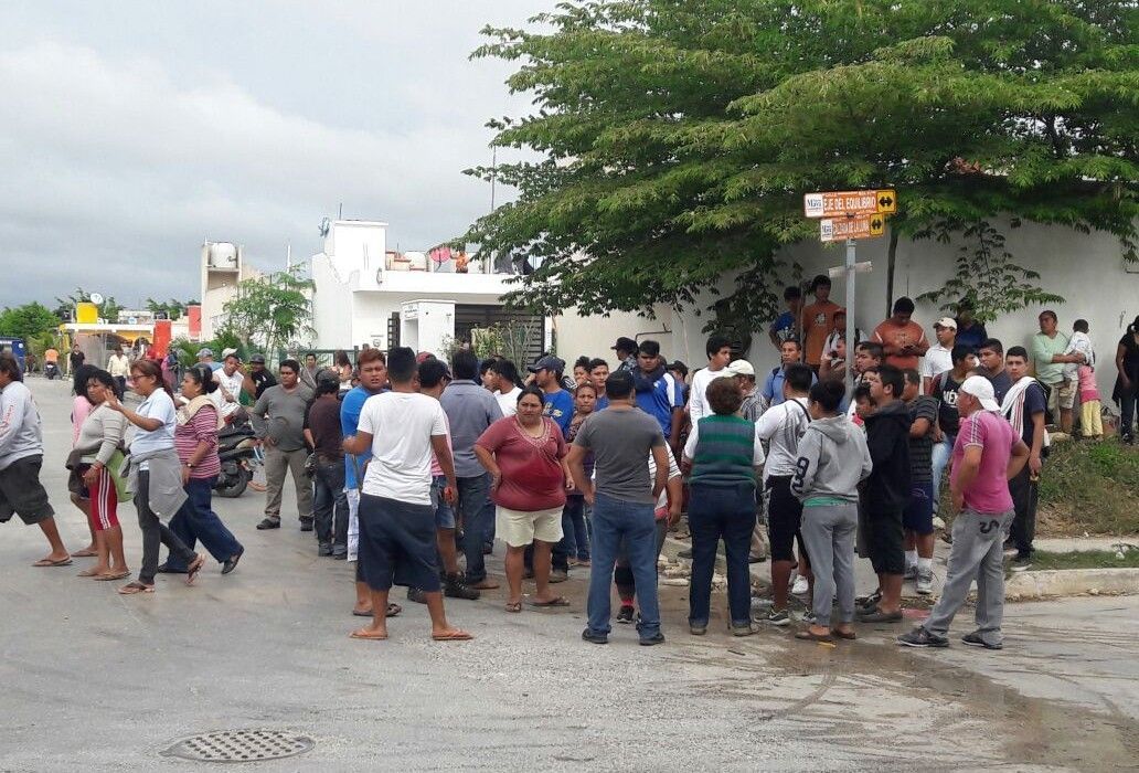 Se retiran invasores en Puerto Aventuras