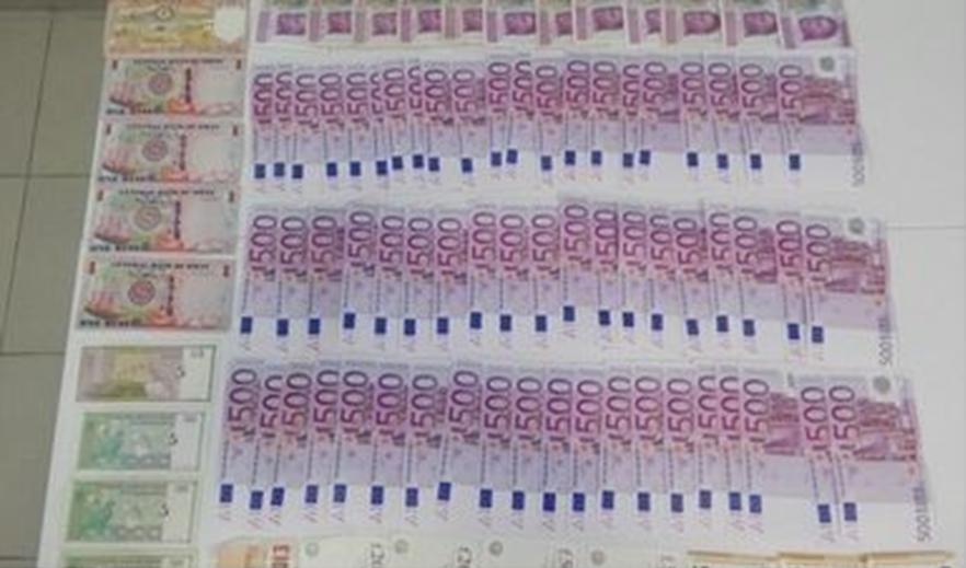 Detienen a pasajero con más de 700 mil pesos en el aeropuerto de Cancún, y a grupo armado en Playa del Carmen