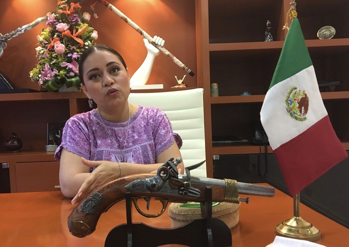 Perla quiere debatir