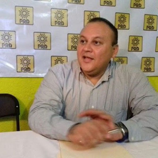 Ramón Escalante renuncia a dirigencia del PRD en Cozumel
