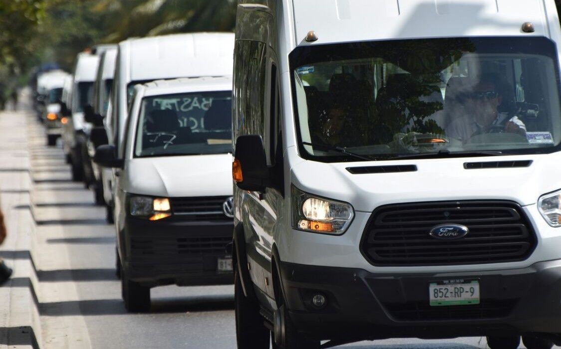 Cambia de nombres, no de mañas | Denuncian “cacería” de Sintra a Vans turísticas, en complicidad con taxistas