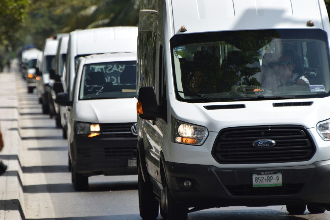 Cambia de nombres, no de mañas | Denuncian “cacería” de Sintra a Vans turísticas, en complicidad con taxistas