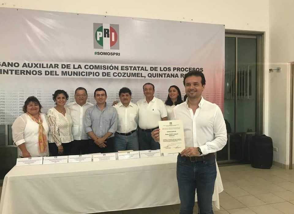 Entregan constancia a Pedro Joaquín