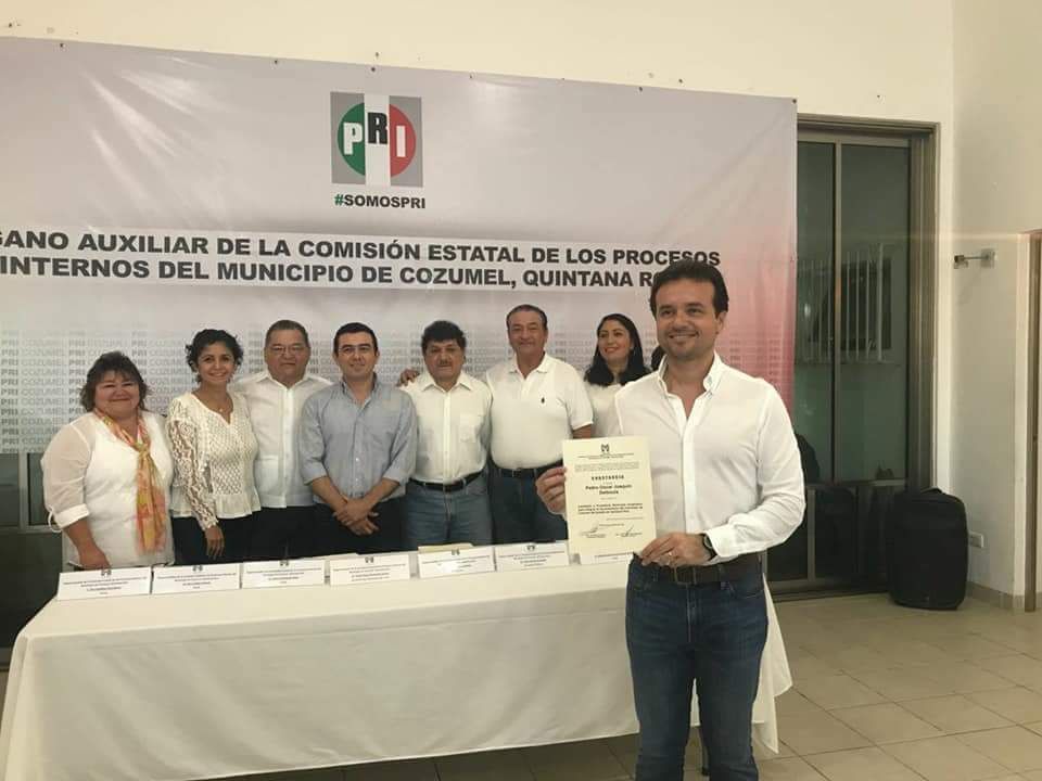 Entregan constancia a Pedro Joaquín