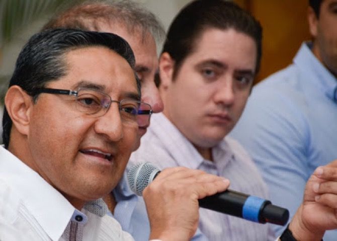 Le exigen a Juan Vergara antidoping en alcoholímetro en Cancún, y estalla en Twitter contra autoridades municipales