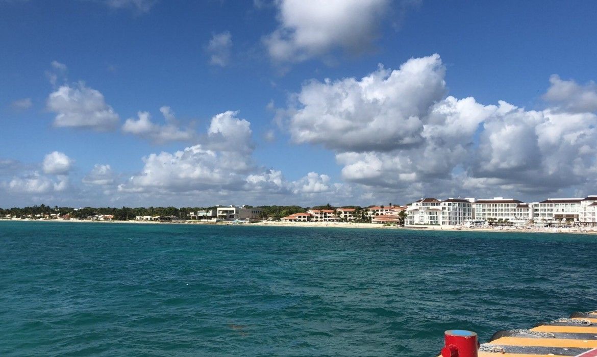 A pesar de alertas, se mantienen operaciones aéreas a Cozumel