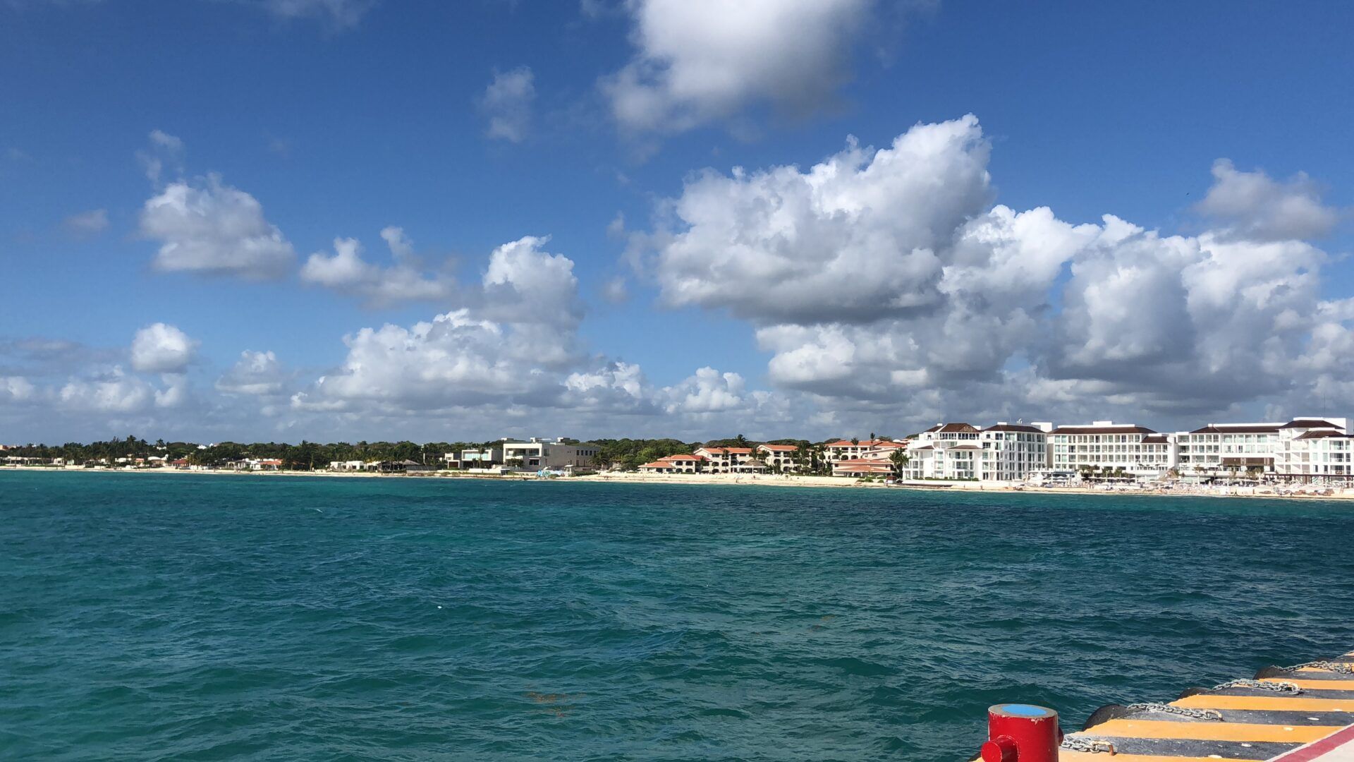 A pesar de alertas, se mantienen operaciones aéreas a Cozumel