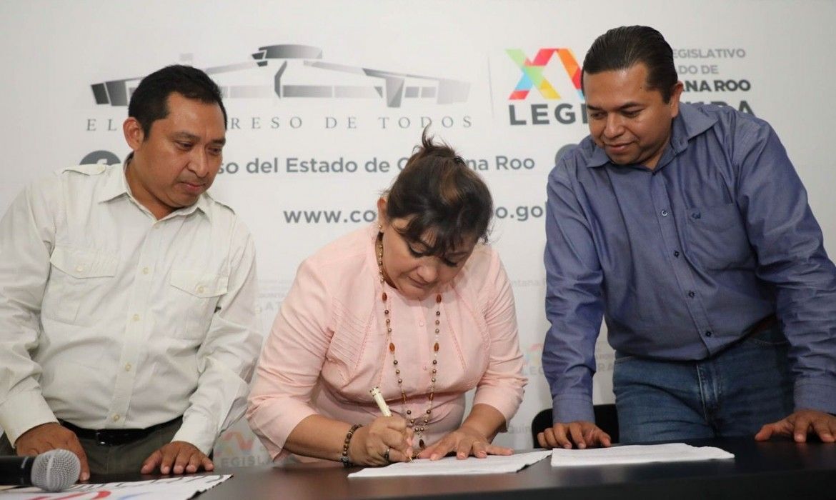 Reciben legisladores iniciativa ciudadana para reformar ley de tarifas de agua potable