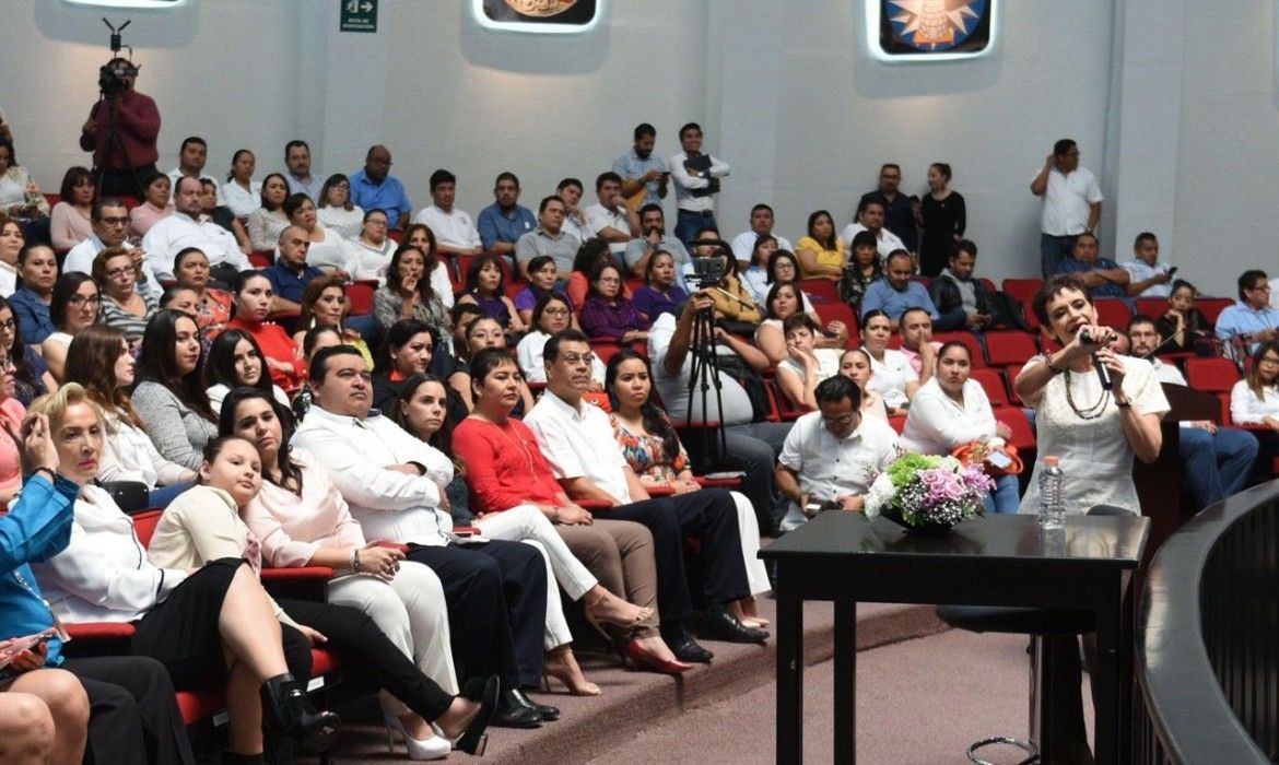 Imparten en el Congreso la conferencia “Un día sin mujeres”