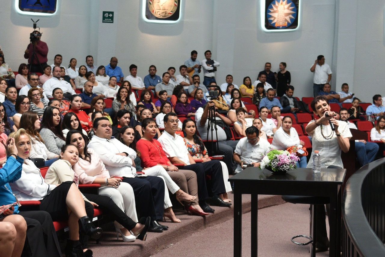 Imparten en el Congreso la conferencia “Un día sin mujeres”