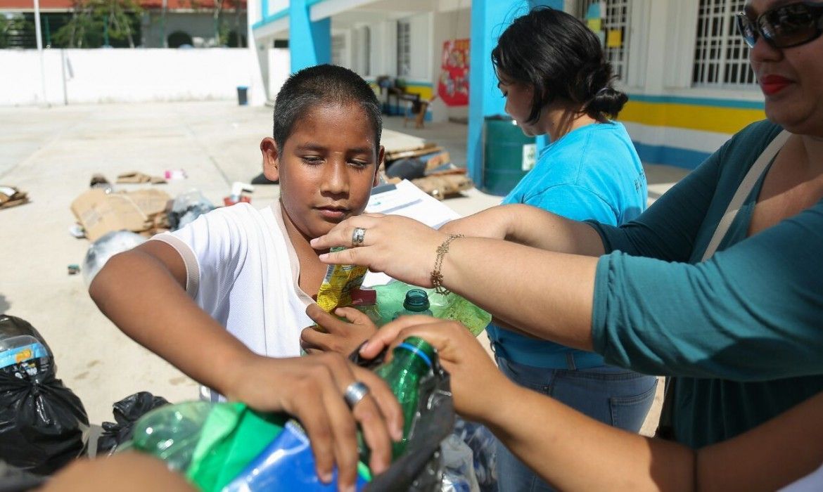 Colaboran Gobierno y estudiantes en acciones para proteger el ambiente