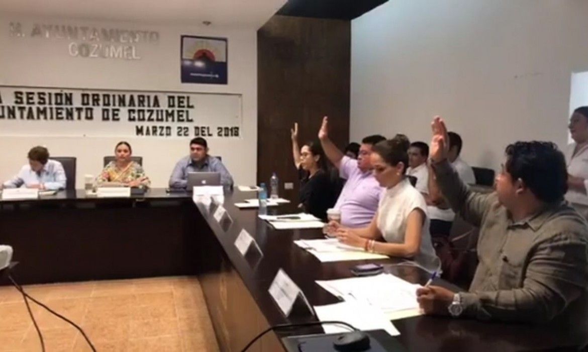 Perla le niega licencia a Gina, y le soluciona un conflicto a Pedro Joaquín Delbouis
