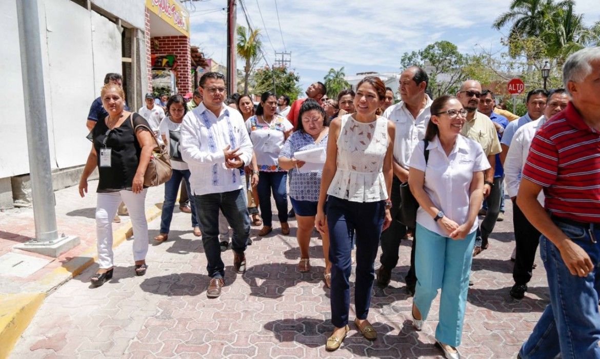 Supervisan ciudadanos alumbrado público en la zona turística de Playa