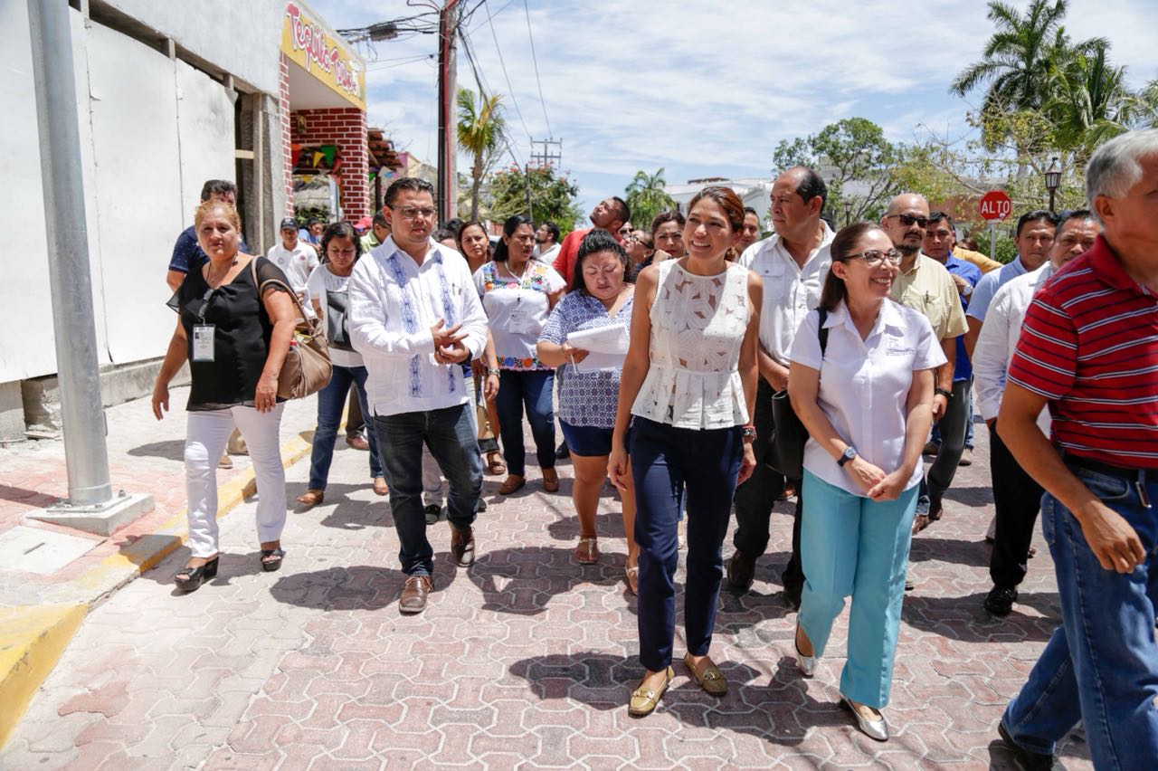 Supervisan ciudadanos alumbrado público en la zona turística de Playa