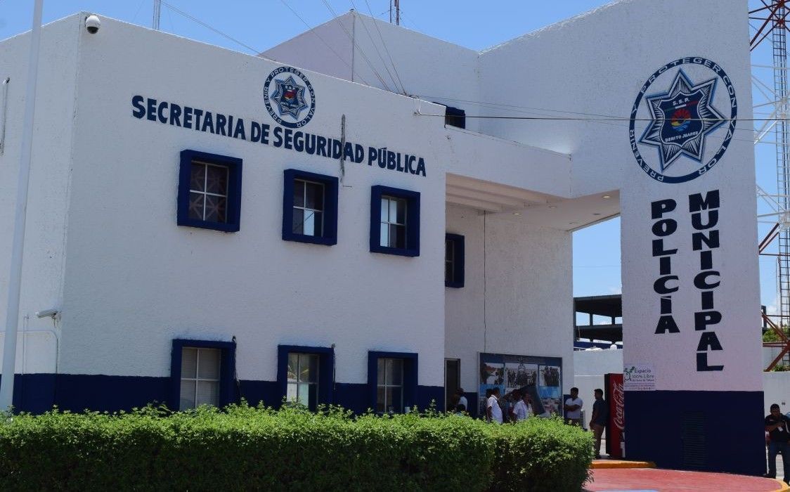 Detiene PGR a tres policías de Cancún; es parte de una “profunda reestructuración”, dice Ayuntamiento