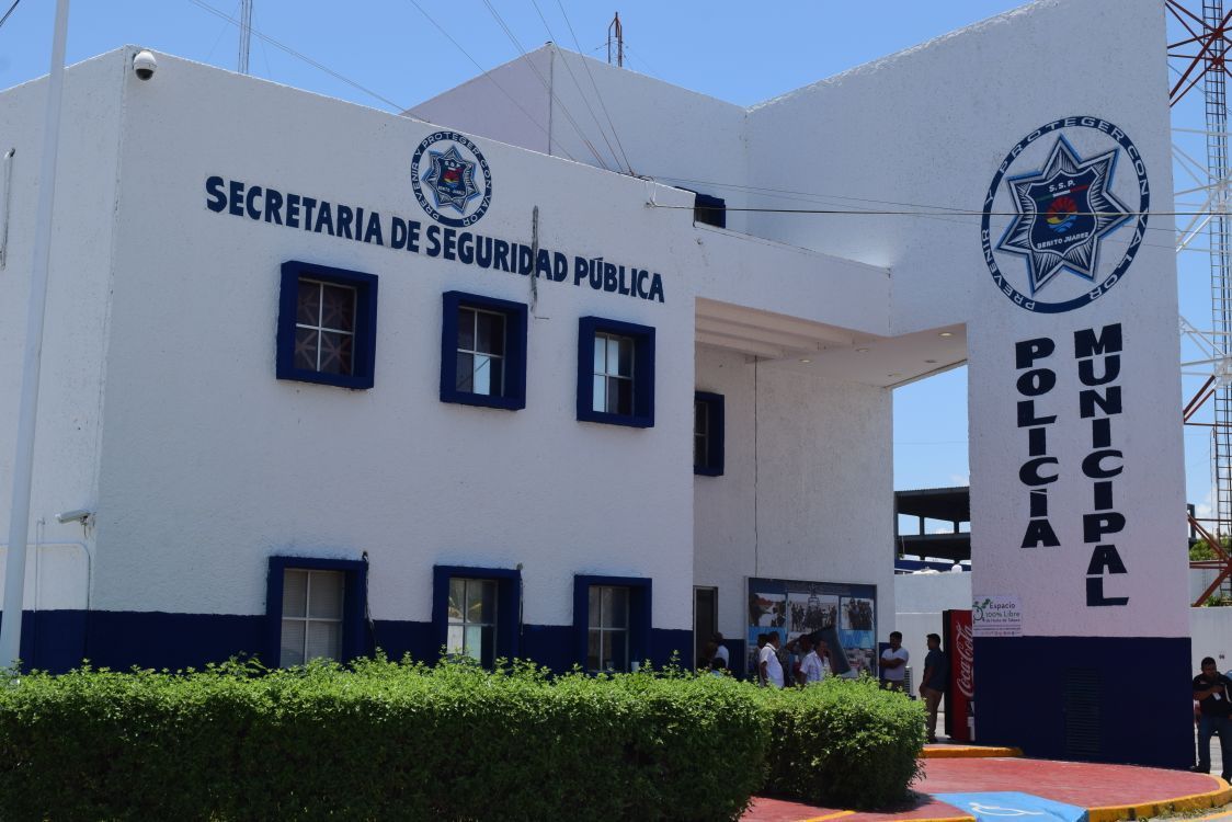 Detiene PGR a tres policías de Cancún; es parte de una “profunda reestructuración”, dice Ayuntamiento