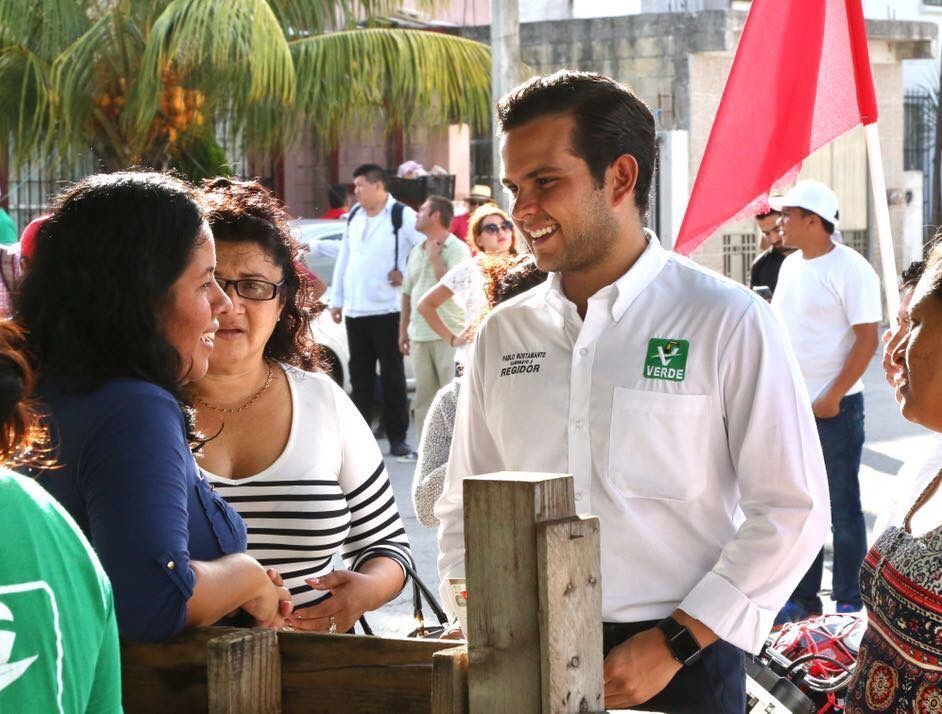 Machuca se retira de la contienda en Cancún; firman los tres partidos la inscripción de sustituto