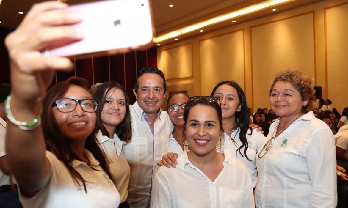 Los títulos profesionales deben verse reflejados en los empleos: Carlos Joaquín
