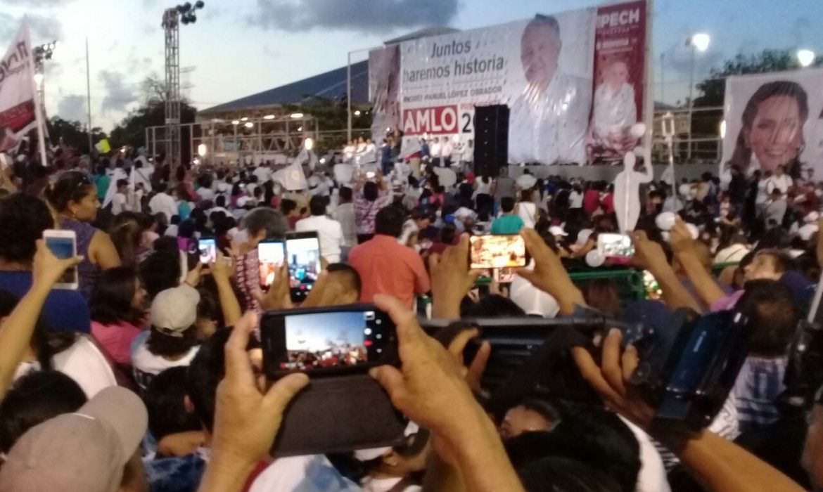 Pide AMLO en Playa voto para sus candidatos
