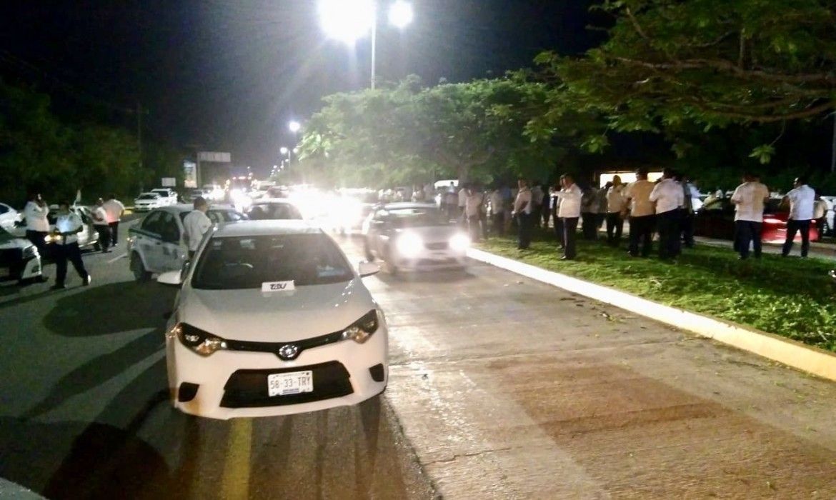 LA LEY “COLOCA A LA GENTE COMO PRIORIDAD”: GOBIERNO | Taxistas responden con bloqueos