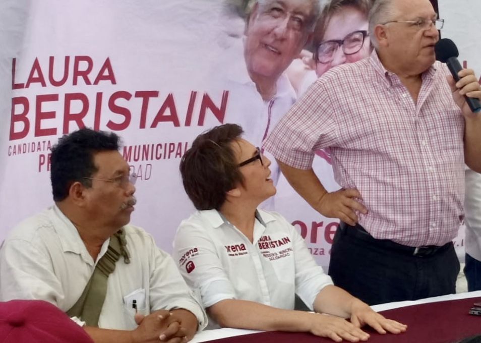 En Playa también se pelean por la imagen de AMLO