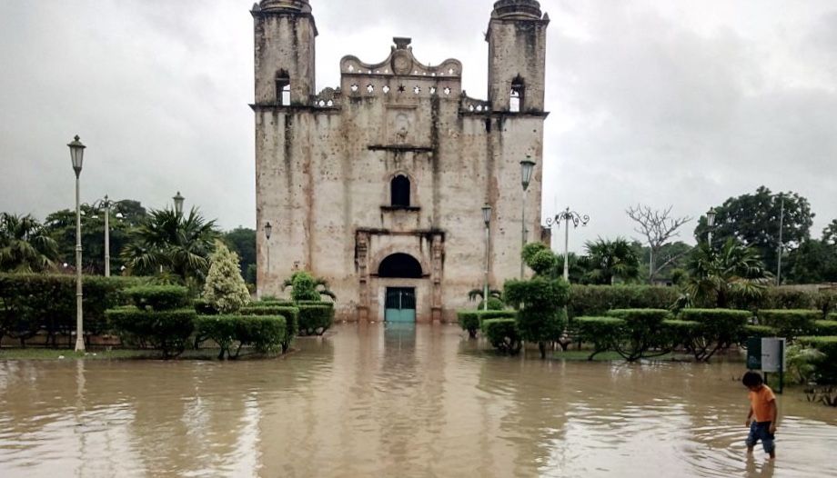Inundación de casi un metro en Sabán, y afectación a cultivos en Lázaro Cárdenas